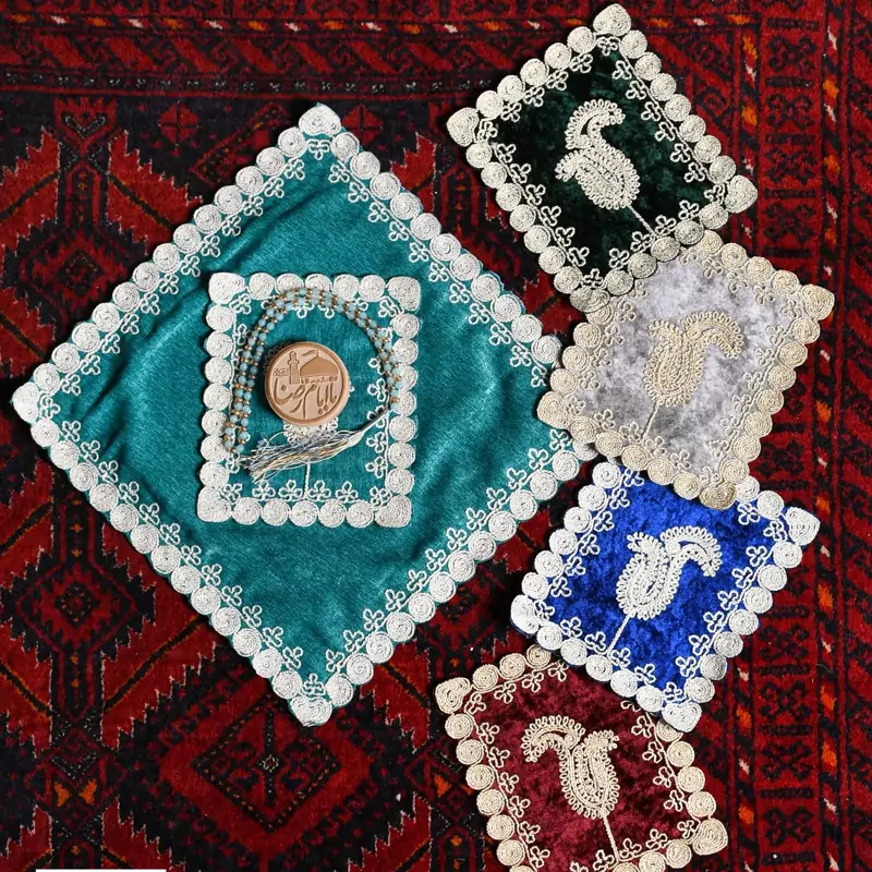6vd8TIheYg1kG8gqtr4gNfbC9Fkd5ide57X1wBSf18WKW4VLMJ.jpg_800X800X70 جانماز مدل مخمل برمه دوزی کد 40 - تصویر 1
